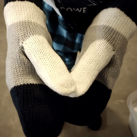 DALLAS COWBOYS MITTENS CHILDREN - Picture 1 of 4